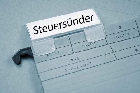 Akte mit Aufschrift Steuersünder