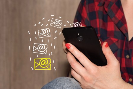 Person mit Smartphone